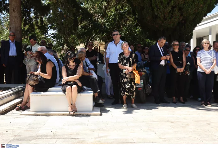 Σε κλίμα οδύνης το τελευταίο «αντίο» στην κόρη του Αντώνη Σαμαρά, Λένα