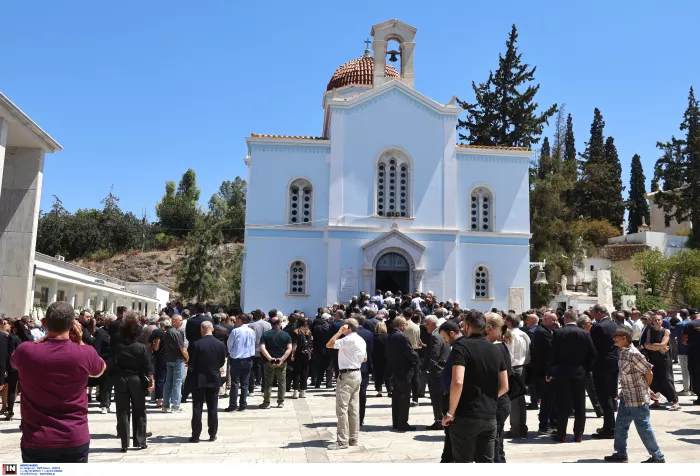 Σε κλίμα οδύνης το τελευταίο «αντίο» στην κόρη του Αντώνη Σαμαρά, Λένα