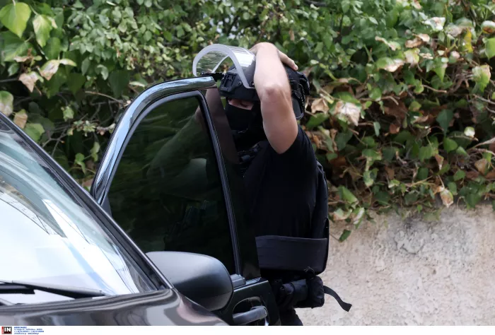 Χολαργός: Άνδρας ταμπουρώθηκε στο σπίτι του και πέταξε μολότοφ