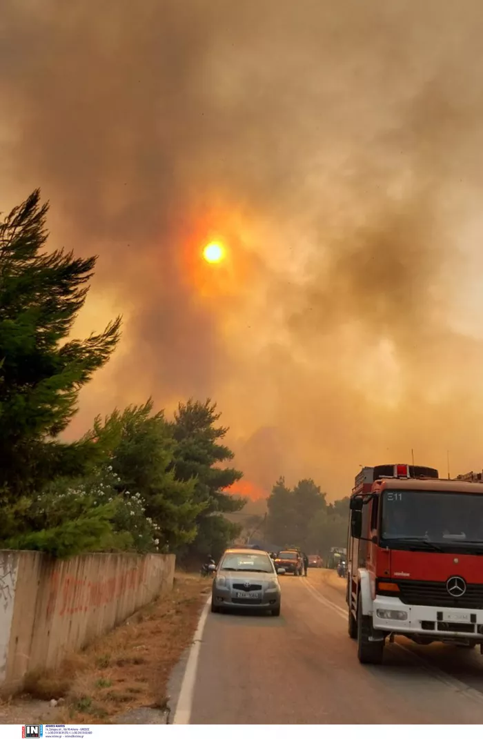 Φλέγεται η Ελλάδα: Εικόνες «αποκάλυψης» από όλα τα πύρινα μέτωπα