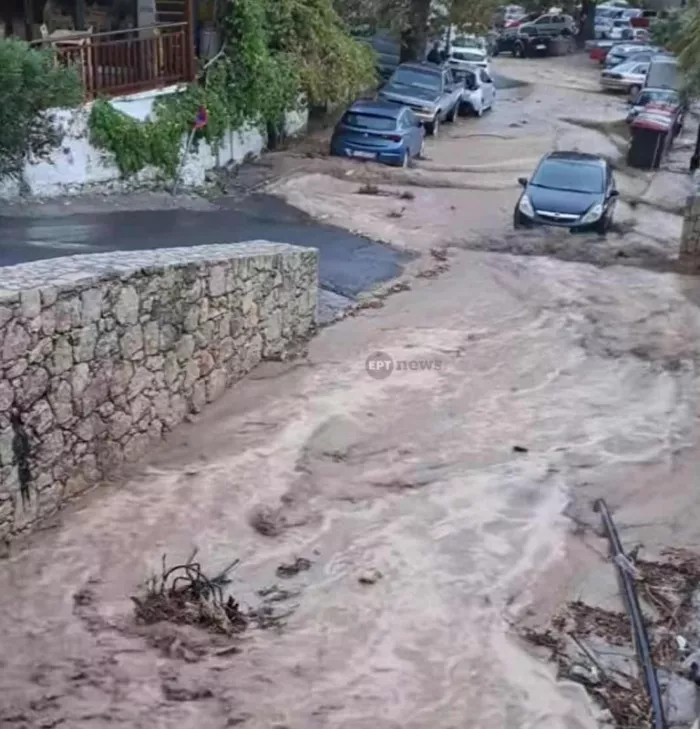 Οι καταρρακτώδεις βροχές των τελευταίων ημερών δημιούργησαν προβλήματα σε ορισμένες περιοχές της χώρας