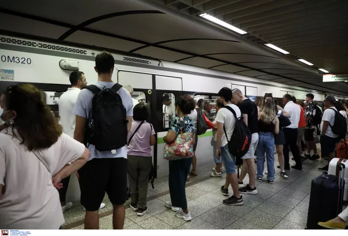 Πρεμιέρα για την 24ωρη λειτουργία ΜΜΜ: Πλήθος κόσμου «πλημμύρισε» τα βαγόνια (φωτογραφίες)