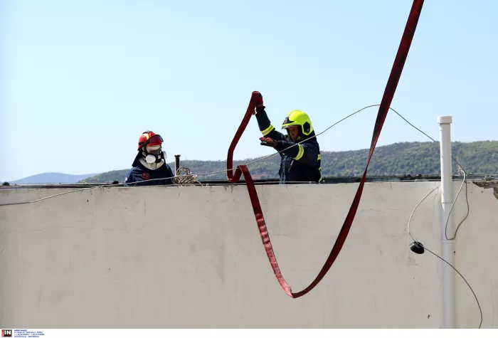 Ξέσπασε φωτιά σε σχολείο της Παλλήνης