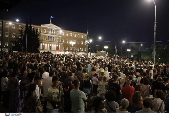 «Τα Τέμπη είναι έγκλημα»! Μεγαλειώδεις συγκεντρώσεις σε όλη τη χώρα (εικόνες)