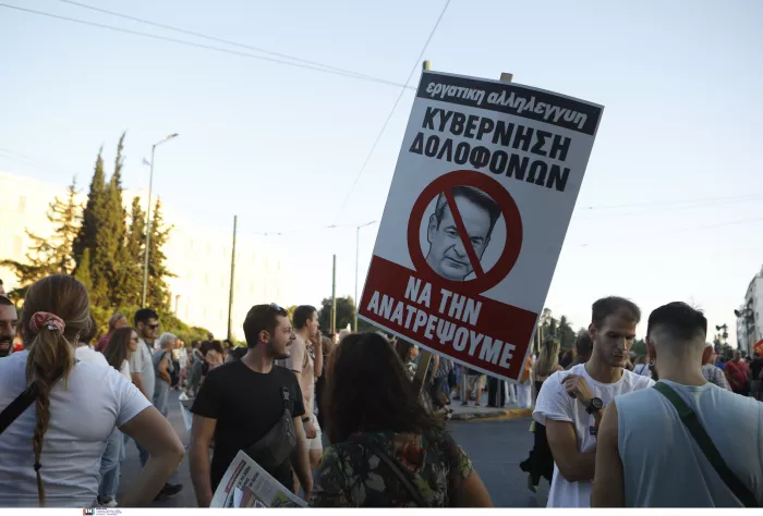 «Τα Τέμπη είναι έγκλημα»! Μεγαλειώδεις συγκεντρώσεις σε όλη τη χώρα (εικόνες)