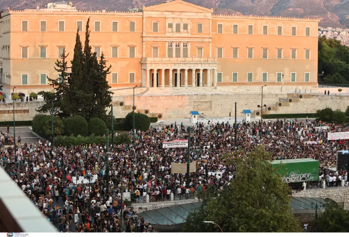 «Τα Τέμπη είναι έγκλημα»! Μεγαλειώδεις συγκεντρώσεις σε όλη τη χώρα (εικόνες)