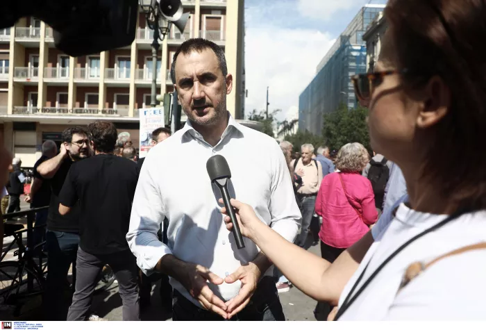 «Νέκρωσε» η χώρα: Χιλιάδες απεργοί λένε «όχι» στο 13ωρο (εικόνες)