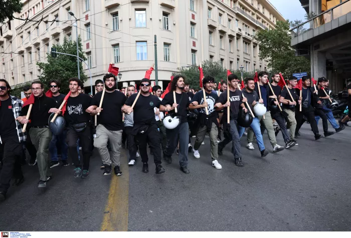 «Νέκρωσε» η χώρα: Χιλιάδες απεργοί λένε «όχι» στο 13ωρο (εικόνες)