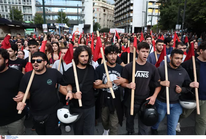 «Νέκρωσε» η χώρα: Χιλιάδες απεργοί λένε «όχι» στο 13ωρο (εικόνες)