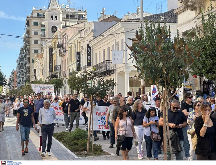 «Νέκρωσε» η χώρα: Χιλιάδες απεργοί λένε «όχι» στο 13ωρο (εικόνες)
