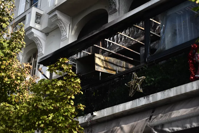 Θεσσαλονίκη: Φωτιά τώρα στο κέντρο - Φλέγεται κατάστημα (εικόνες)