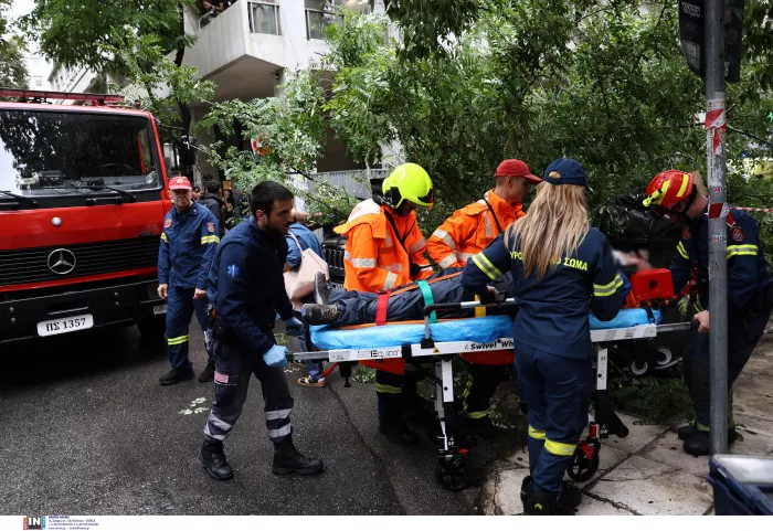 Κακοκαιρία Δέντρο ξεριζώθηκε και τραυμάτισε οδηγό 