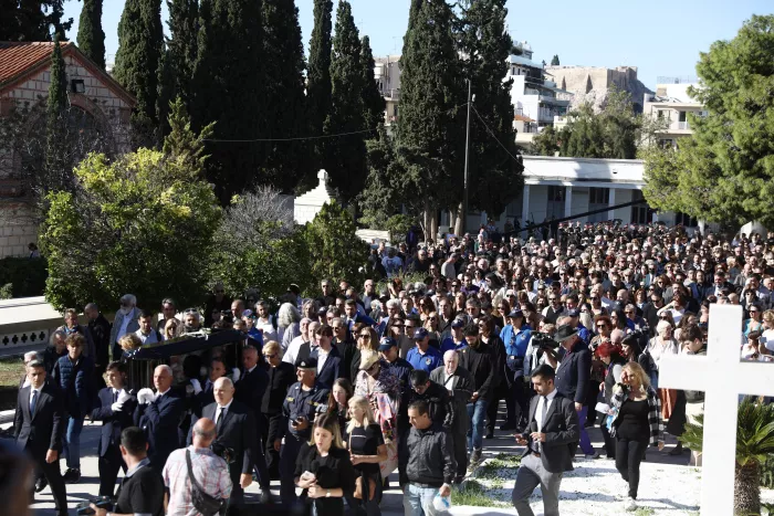 Η Ελλάδα αποχαιρέτησε τον Διονύση Σαββόπουλο (εικόνες, βίντεο)