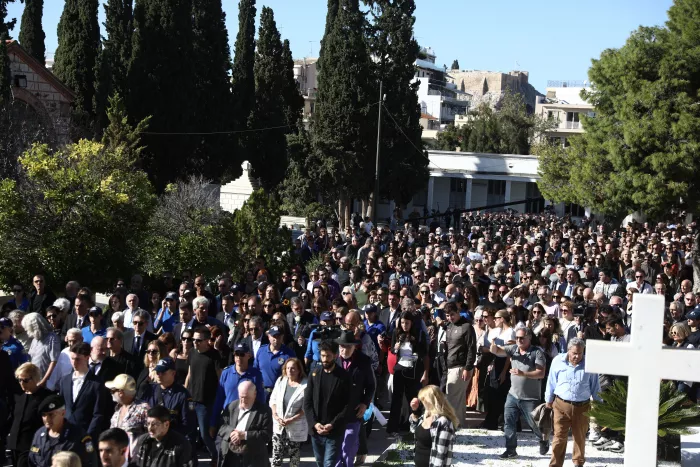 Η Ελλάδα αποχαιρέτησε τον Διονύση Σαββόπουλο (εικόνες, βίντεο)