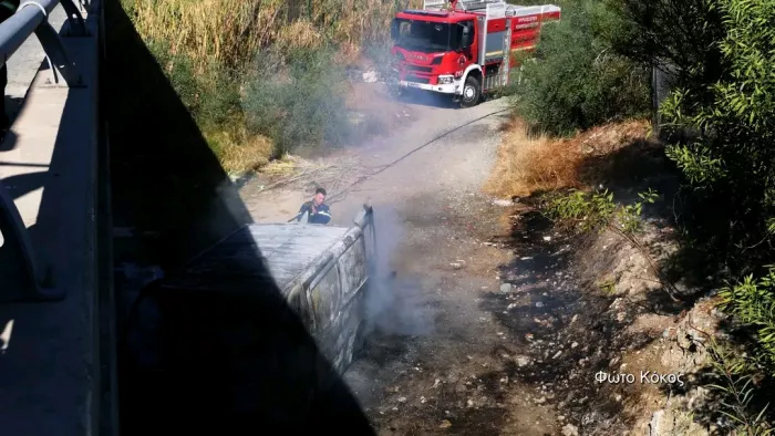 φλεγόμενο όχημα