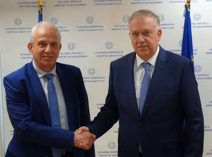 O Υπουργός Ανάπτυξης, Τάκης Θεοδωρικάκος και ο Γενικός Διευθυντής της Ένωσης Σούπερ Μάρκετ Ελλάδας, Απόστολος Πεταλάς