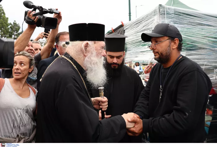Πάνος Ρούτσι: Στο πλευρό του ο αρχιεπίσκοπος Ιερώνυμος - «Ήρθα να δω έναν άνθρωπο που υποφέρει»