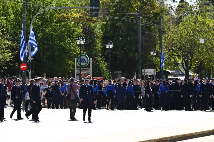 28η Οκτωβρίου: Σε εξέλιξη η μαθητική παρέλαση στην Αθήνα (Φωτογραφίες)