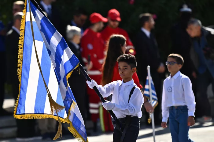 28η Οκτωβρίου: Σε εξέλιξη η μαθητική παρέλαση στην Αθήνα (Φωτογραφίες)