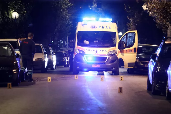 Άγιος Δημήτριος: Eμβόλισαν μηχανές της ΕΛΑΣ - Ασύλληπτοι οι διαρρήκτες (βίντεο)