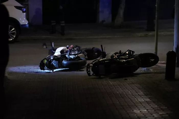 Άγιος Δημήτριος: Eμβόλισαν μηχανές της ΕΛΑΣ - Ασύλληπτοι οι διαρρήκτες (βίντεο)