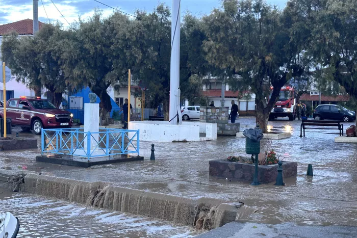 Κακοκαιρία: «Πνίγηκε η Λέσβος - Πλημμύρες και στη Μεγαλόπολη (εικόνες)