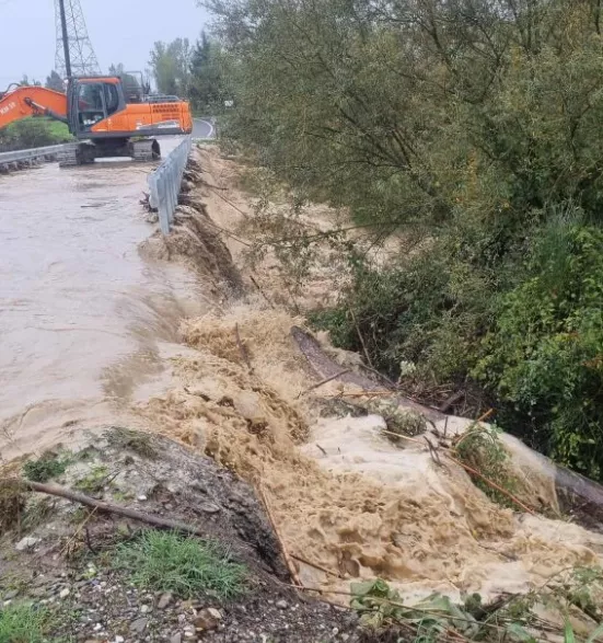 Κακοκαιρία: «Πνίγηκε η Λέσβος - Πλημμύρες και στη Μεγαλόπολη (εικόνες)