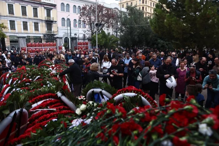 Χιλιάδες στο Πολυτεχνείο