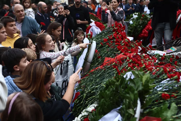 Χιλιάδες στο Πολυτεχνείο