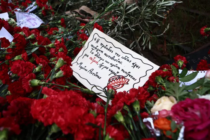 Χιλιάδες στο Πολυτεχνείο