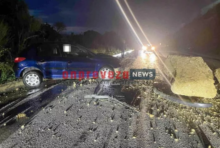 Πρέβεζα: Τροχαίο από κατολισθήσεις βράχων - Στο νοσοκομείο ο οδηγός