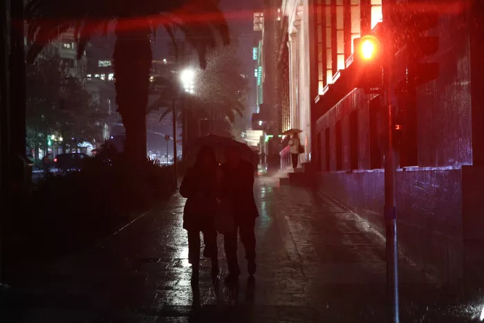 Σαρώνει η κακοκαιρία Byron στην Αθήνα - «Ποτάμια» οι δρόμοι