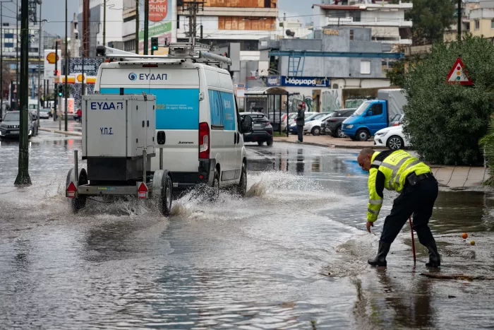 Βροχές και καταιγίδες: Πλημμύρισε το κέντρο της Αθήνας (φωτογραφίες)