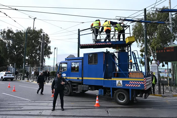 Τρόλεϊ τέλος: Ξεκίνησε η αποξήλωση του δικτύου των 144 χιλιομέτρων