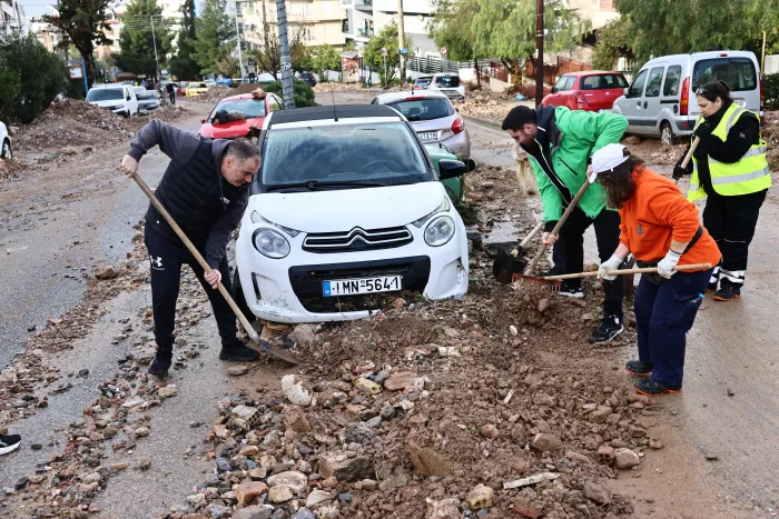 Άνω Γλυφάδα: Το τοπίο της καταστροφής μετά τη φονική κακοκαιρία