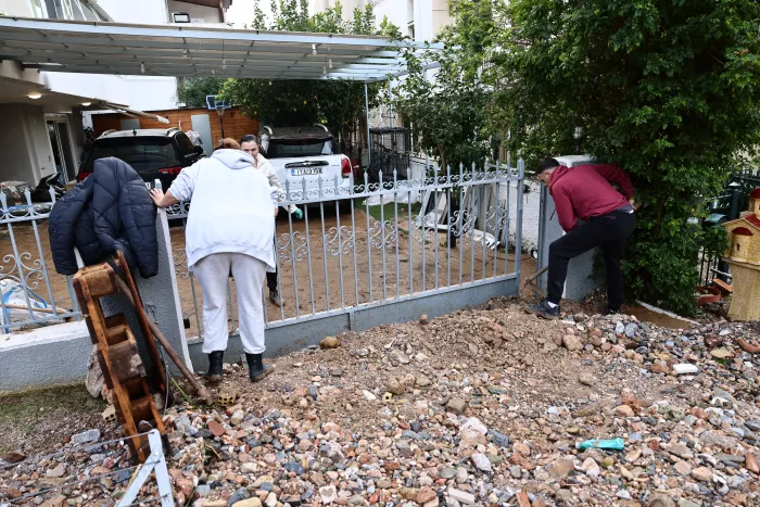 Άνω Γλυφάδα: Το τοπίο της καταστροφής μετά τη φονική κακοκαιρία