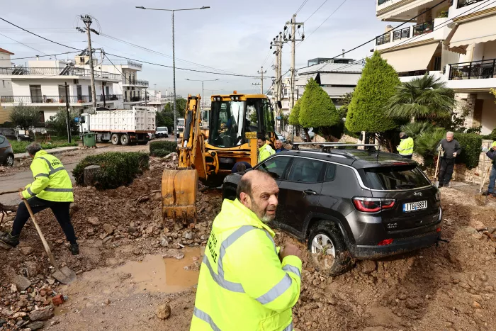 Άνω Γλυφάδα: Το τοπίο της καταστροφής μετά τη φονική κακοκαιρία