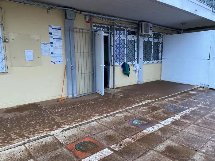 Κακοκαιρία: Πλημμύρισε το 3ο Δημοτικό Κορωπίου - Αδιανόητες εικόνες
