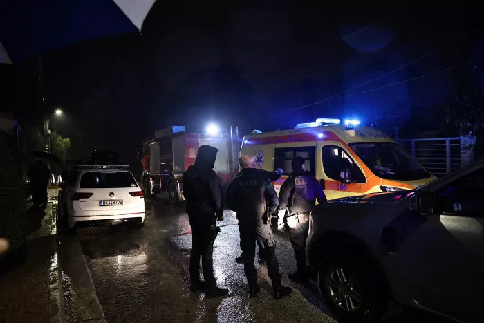 Φονική κακοκαιρία σαρώνει τη χώρα: Δύο νεκροί, πλημμύρες, κατολισθήσεις