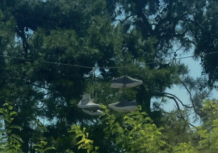 Θεσσαλονίκη: Γκράφιτι με «τιμοκατάλογο» ναρκωτικών σε Εκκλησιαστικό Σχολείο