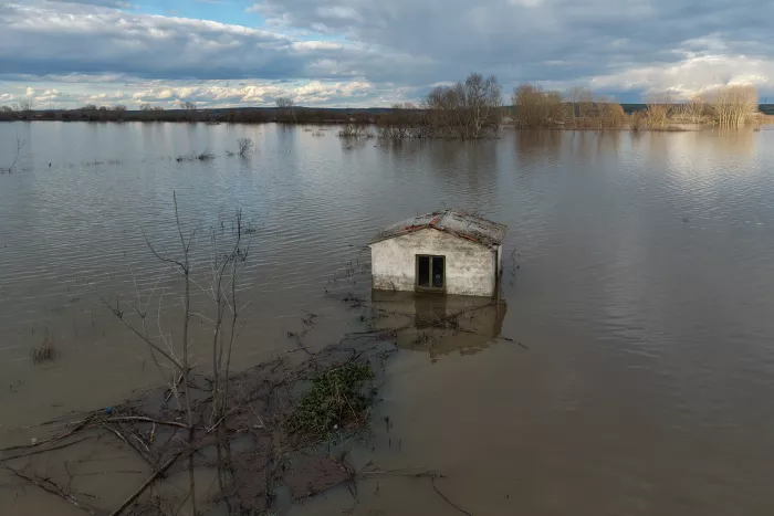 Εικόνες αποκάλυψης στον Έβρο: Πλημμυρισμένος όλος ο κάμπος (βίντεο)