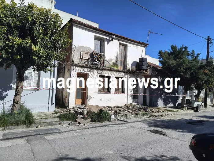 Βόλος: Κατέρρευσε μπαλκόνι - Στο νοσοκομείο 43χρονη (εικόνες)