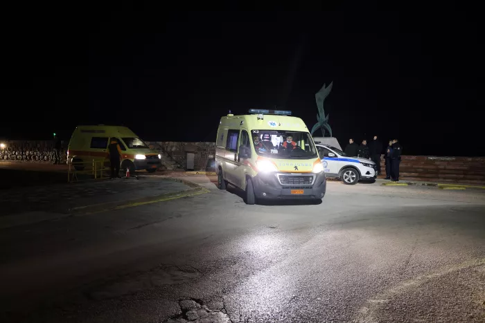 Τραγωδία στη Χίο: Τουλάχιστον 15 άνθρωποι νεκροί - Καμία επίσημη ενημέρωση