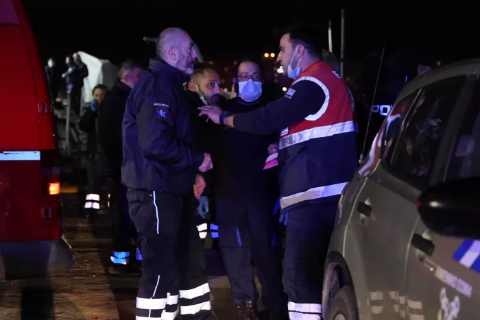 Τραγωδία στη Χίο: Τουλάχιστον 15 άνθρωποι νεκροί - Καμία επίσημη ενημέρωση