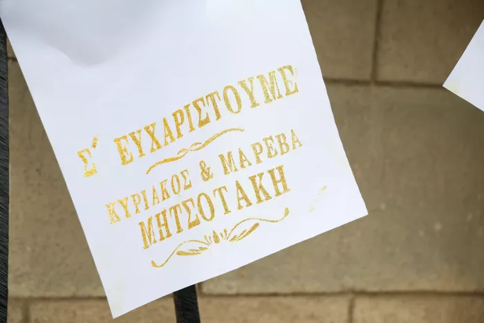 Το ύστατο χαίρε στη Μαρινέλλα: Πλήθος κόσμου στη Μητρόπολη (εικόνες)