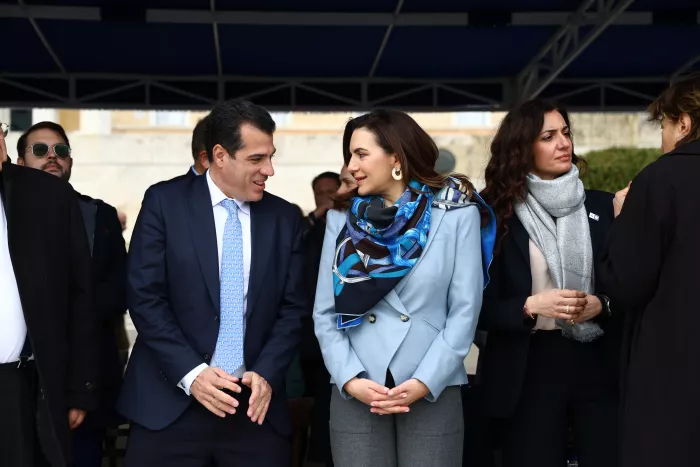 25η Μαρτίου: «Βροχερή» η μαθητική παρέλαση - Δείτε εικόνες και βίντεο