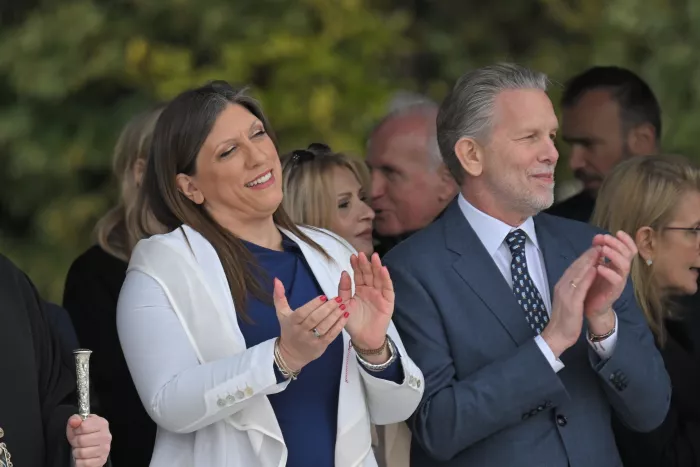 25η Μαρτίου: «Βροχερή» η μαθητική παρέλαση - Δείτε εικόνες και βίντεο