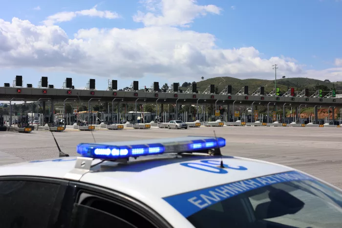 Πασχαλινή έξοδος: «Βουλιάζουν» δρόμοι και λιμάνια στην Αττική