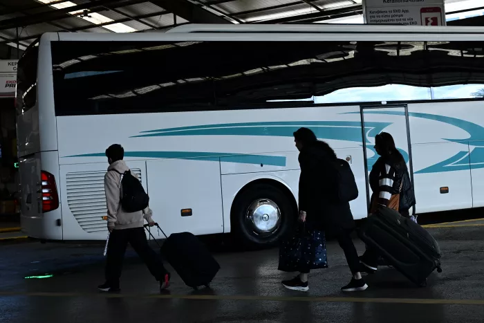 Πασχαλινή έξοδος: «Βουλιάζουν» δρόμοι και λιμάνια στην Αττική