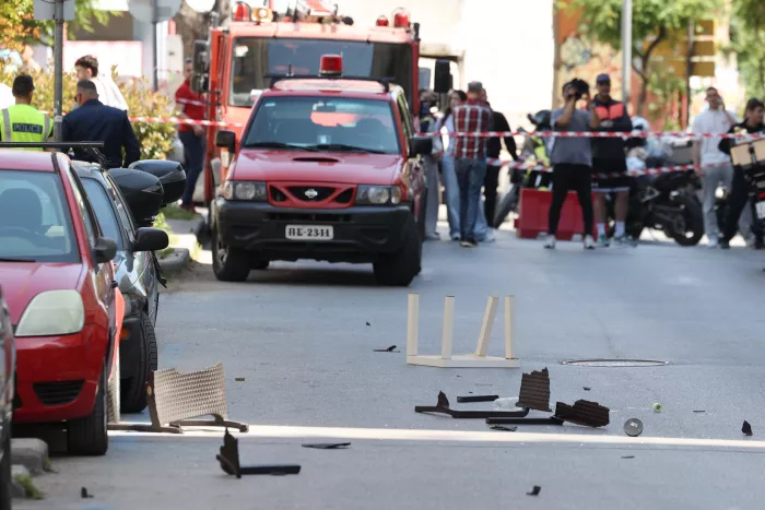 Θεσσαλονίκη: 20χρονος πετά αντικείμενα από μπαλκόνι, ζητά να δει ψυχολόγο